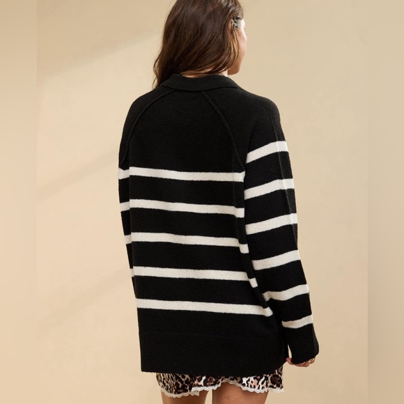 NWT Aerie unREAL Black and White Polo Sweater Size Medium - Picture 3 of 5